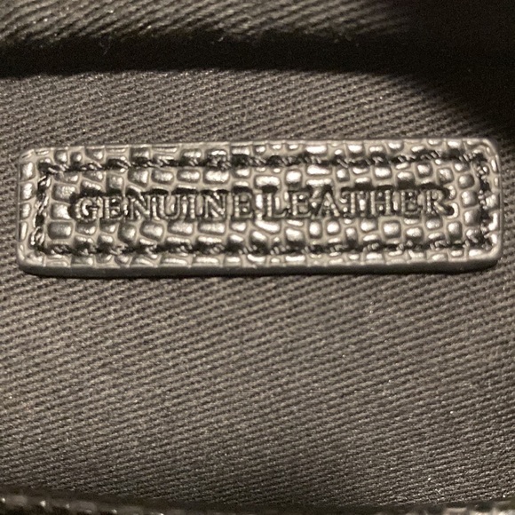 G.i.l.i. Genuine Leather Snakeskin Look Textured Bag - Picture 14 of 14